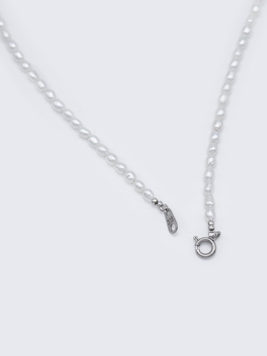 Silver initial water pearl Necklace 실버 이니셜 쌀알 4mm 담수 진주 목걸이