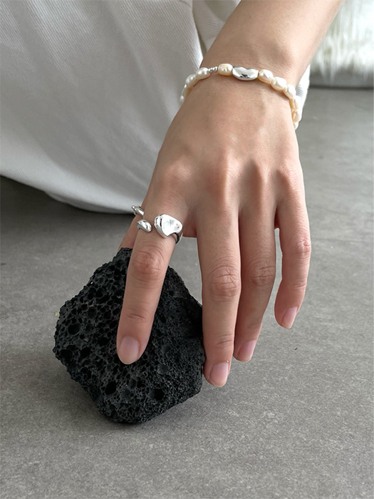 Bold pebble ring