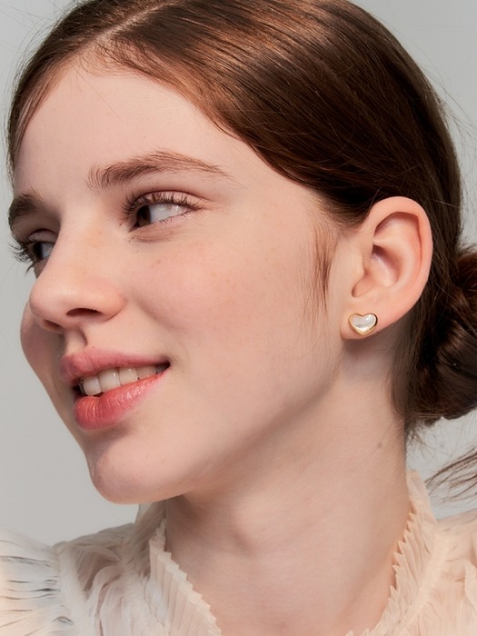 NACRE HEART EARRING