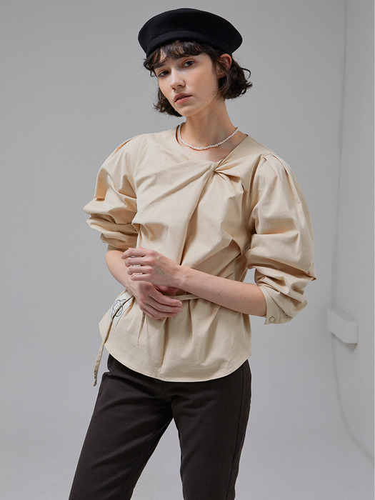 [LINE] Sleeve Tuck Twisted Blouse (2colors)