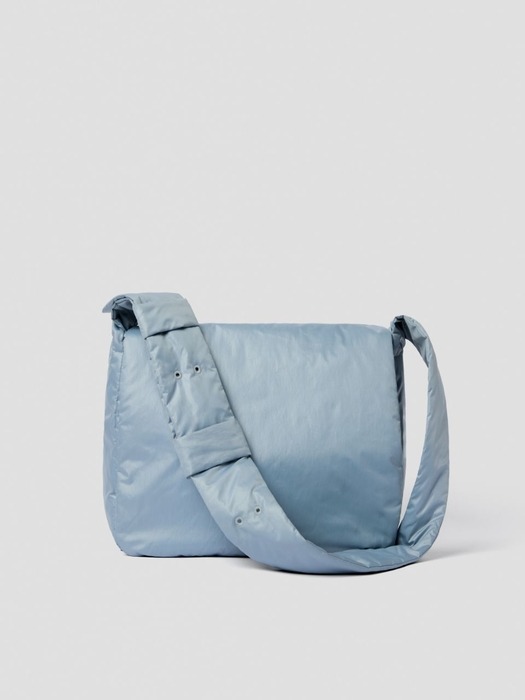 Pebble Messenger Bag Water