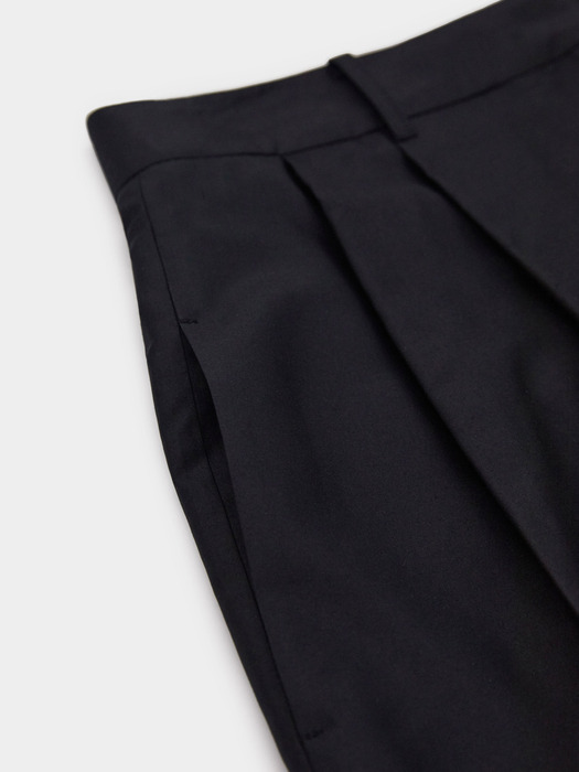 Two-Tuck Silk Shorts - Navy