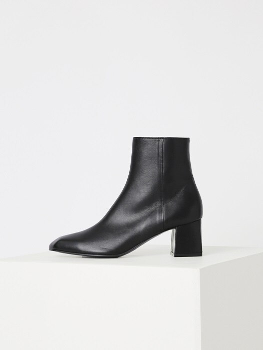 ANGULATE ANKLE BOOTS - BLACK