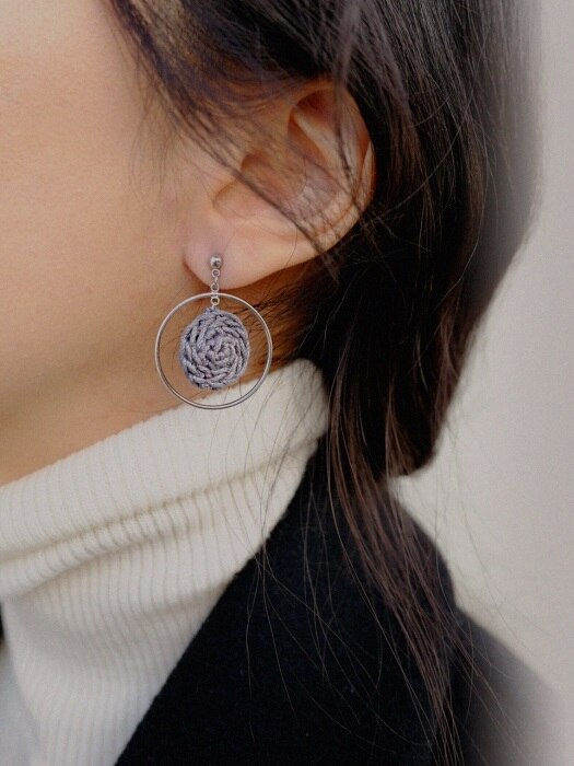 circle silver ringing knit earring