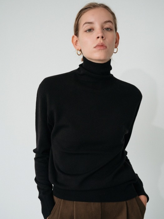 modern wool turtle-neck knit (black)
