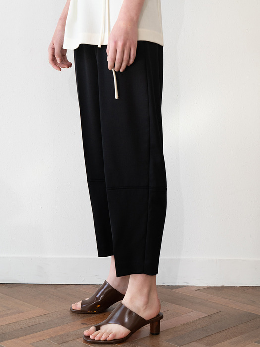 Cropped trousers _Black