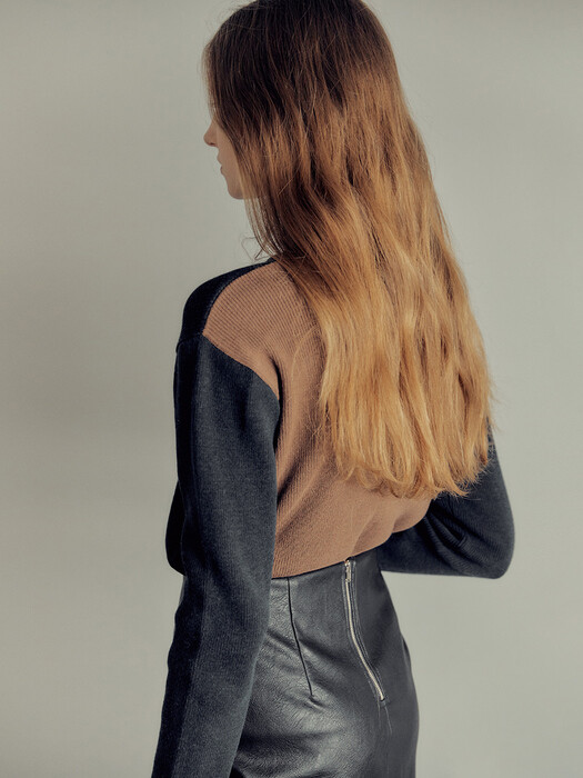 Color block turtleneck sweater_ Brown+Black