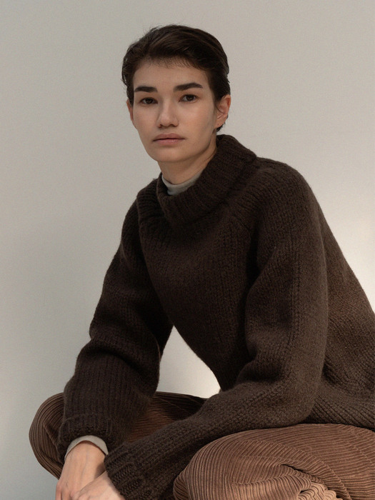 hand knitting sweater (dark brown)