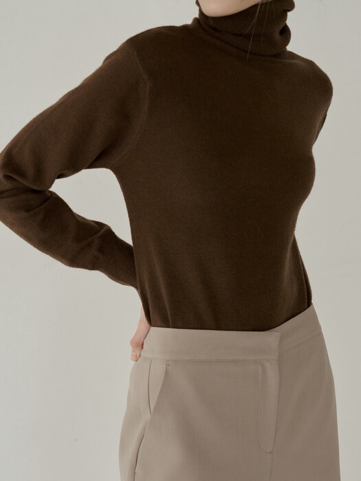 SOFT CASHMERE ROLLER NECK SWEATER 브라운