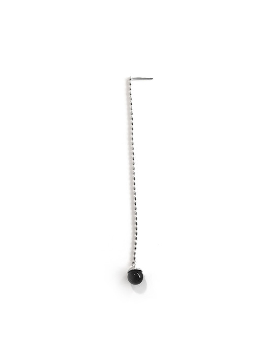 Dotted onyx earring