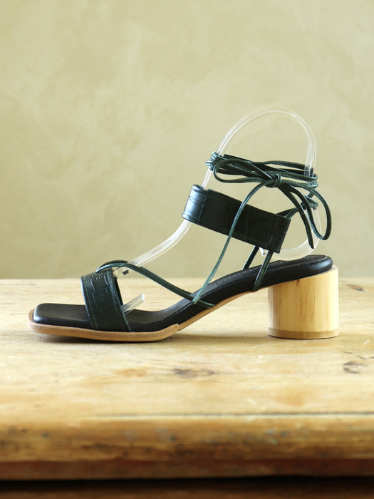 wood heel flip flops d.green