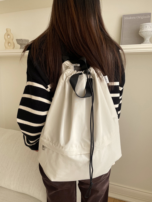 String backpack (ivory)