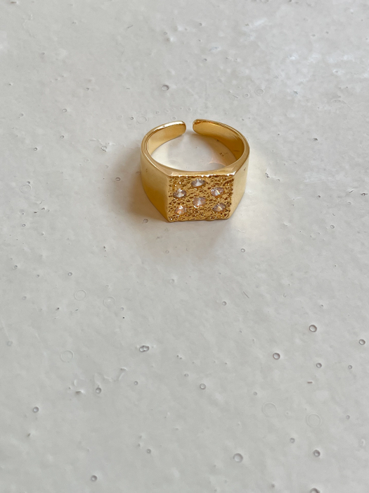 Six diamond ring