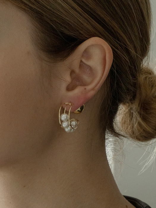 Angel bed earrings