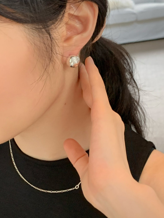 Essential ball earring