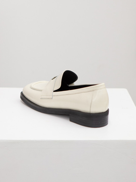 FLO PENNY LOAFERS 플로페니로퍼 23S06IV