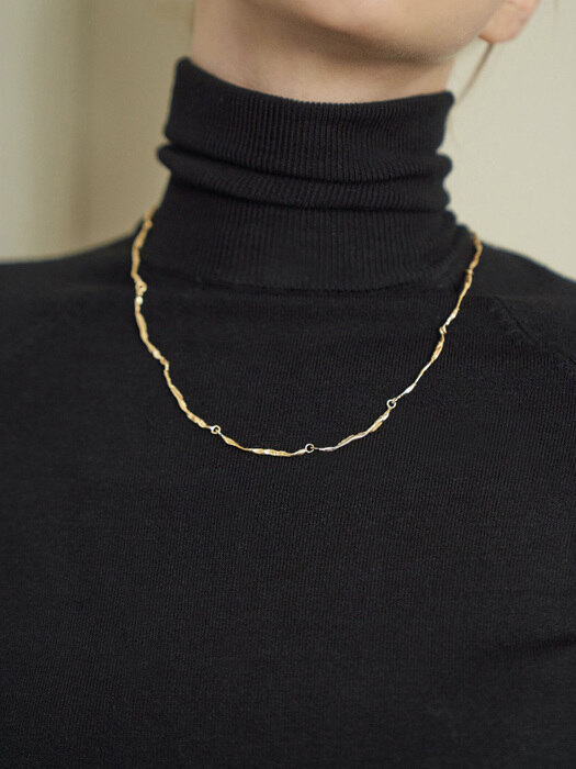 FLOW Line Necklace