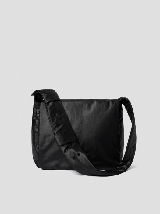 Pebble Messenger Bag Onyx