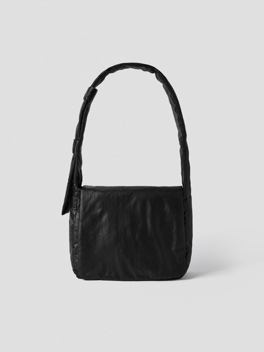 Pebble Messenger Bag Onyx