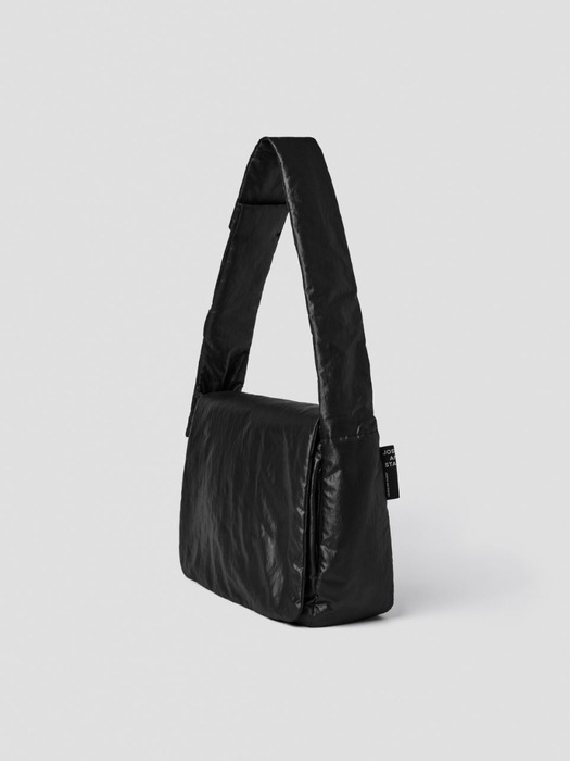 Pebble Messenger Bag Onyx