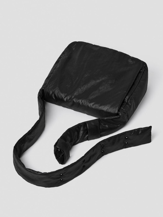 Pebble Messenger Bag Onyx