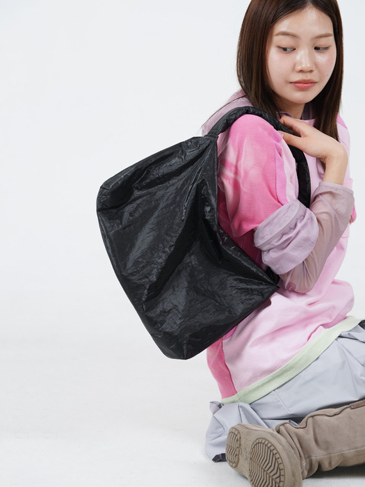 Puff-Up Shoulder Bag (Black/Fuchsia)