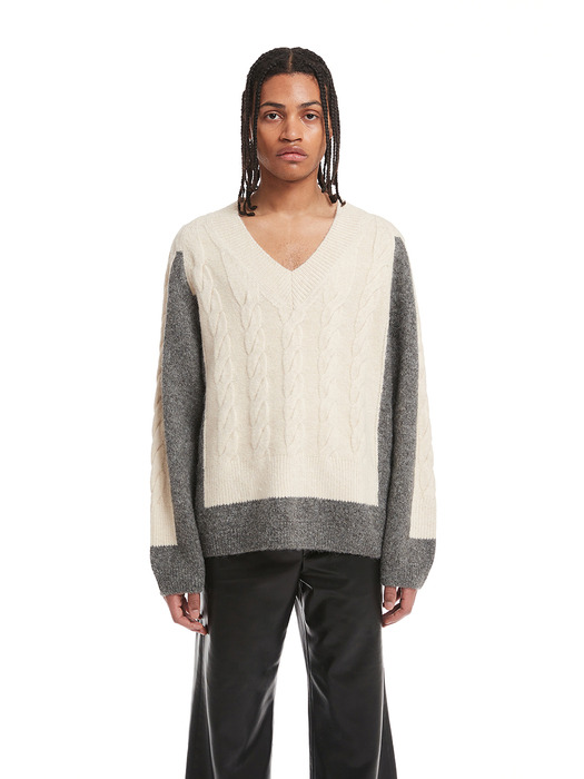 [리퍼브세일] Grey V Neck Cable Knit Sweater