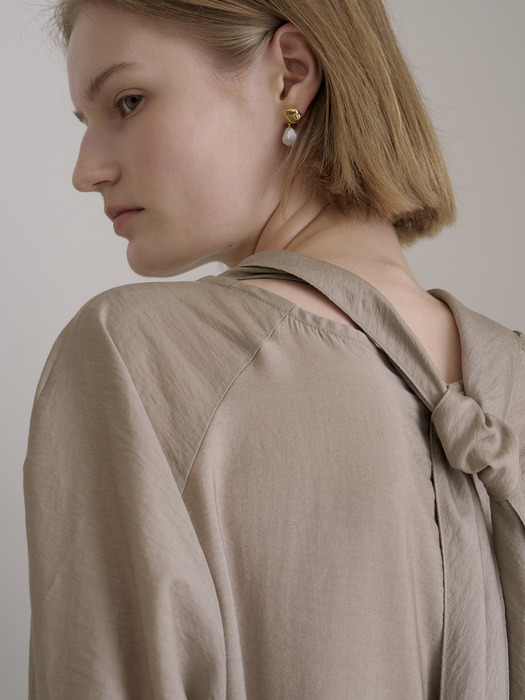 HIGH NECK TIE BLOUSE_TAUPE BROWN