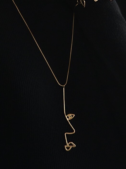 delicatism signature linear face necklace
