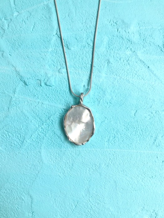 Pitter Patter Necklace (mother of pearl)
