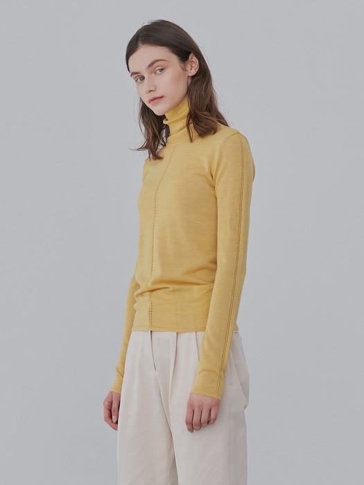 A TURTLENECK KNIT TOP_YELLOW