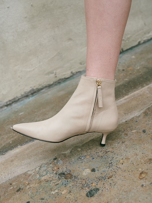 nile ankle boots - ivory