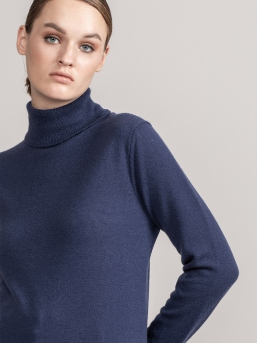 Loropiana Cashmere 100% Back Logo Detail Turtle Neck Pullover