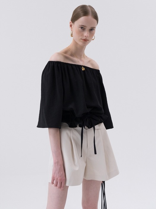 SS20 Flexible Off-shoulder Blouse Black