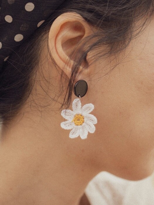White daisy knit earring