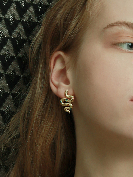 The classical snake earrings no.1