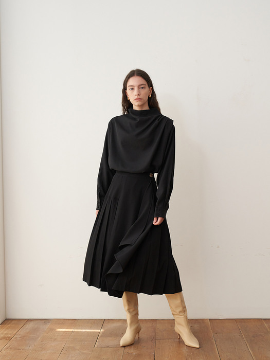 Gold Button Pleated Skirt_Black