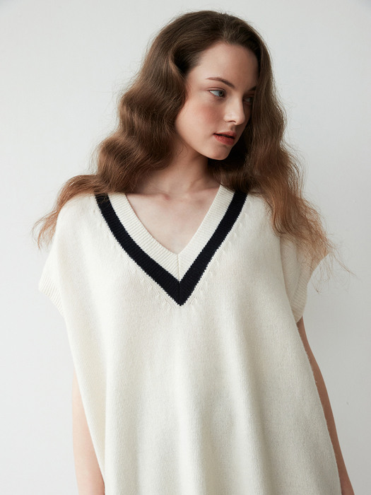 Overfit v-neck knit vest 001 Ivory