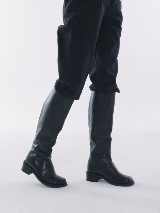 Bold Round Long Boots Black