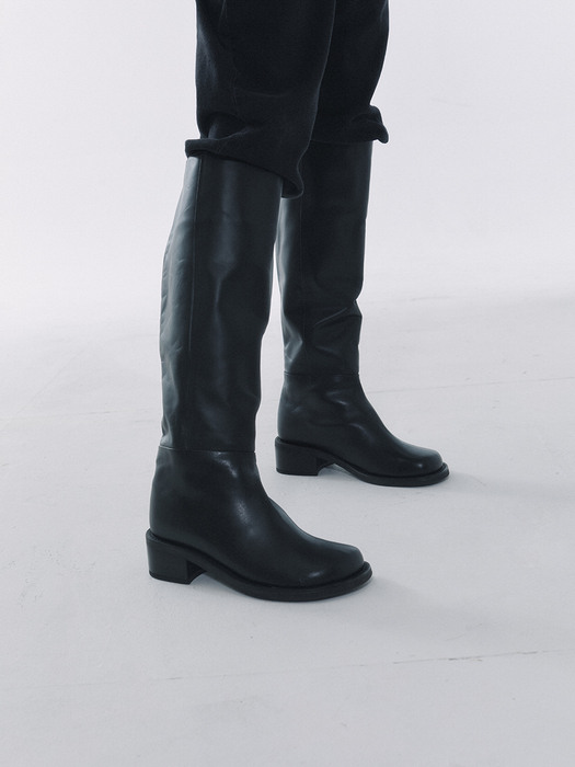 Bold Round Long Boots Black