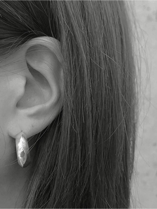 ruffle earring   