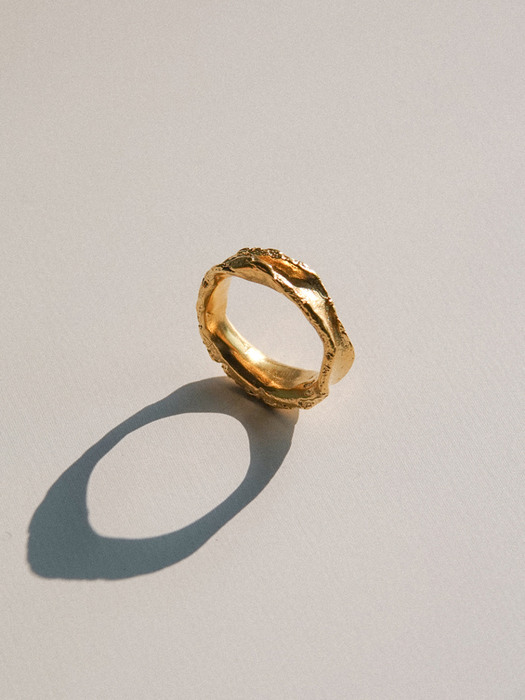 Cracked Gold Ring