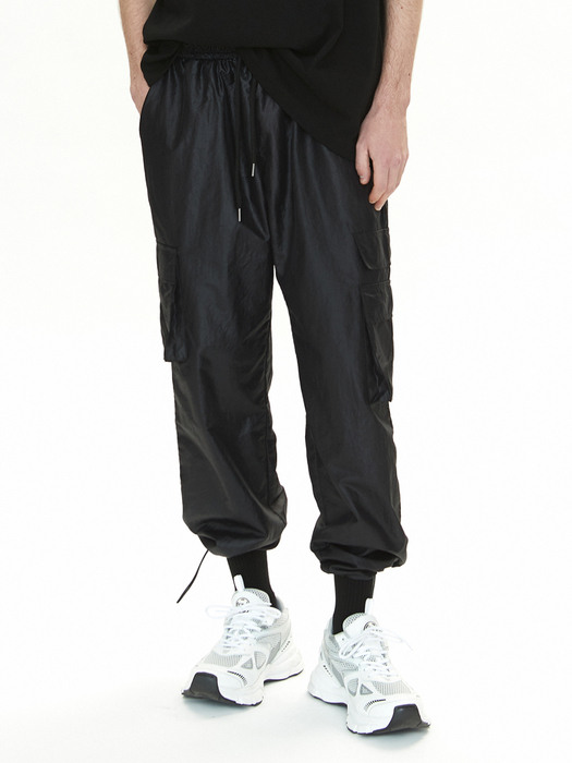 V083 nylon cargo pants (black)