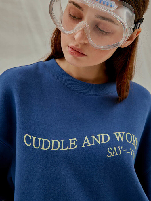 Cuddle and Work 루즈핏 스웻 셔츠 네이비