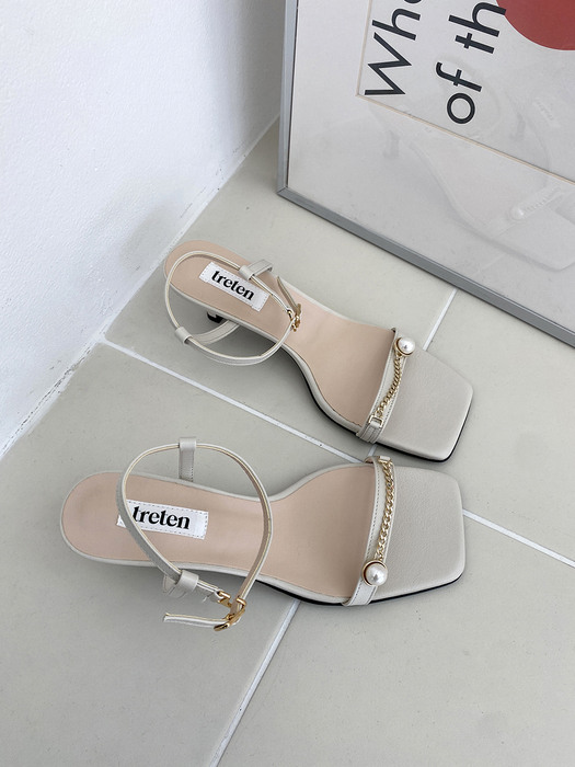 Kitten Heel Sandals with Pearls_Ivory