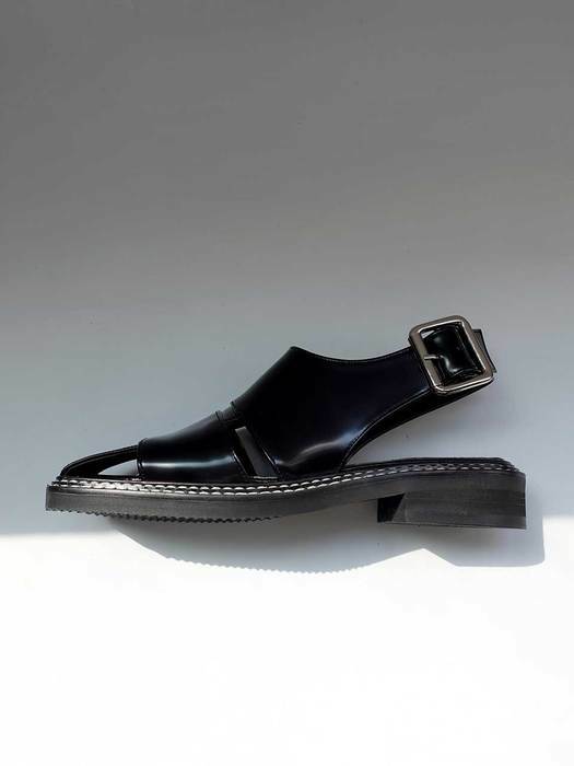 Maeve sandals / shiny black