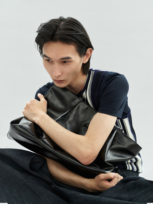 Tau Bag Modern Black