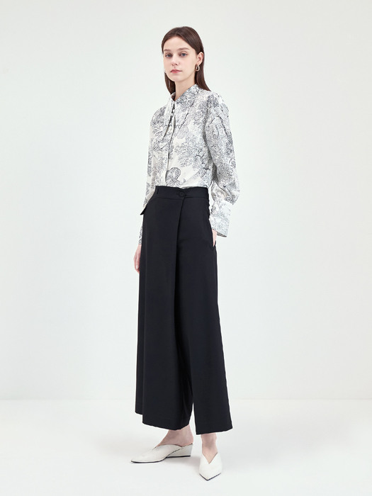 22FW POINTED COLLAR BLOUSE-BLACK PRINT
