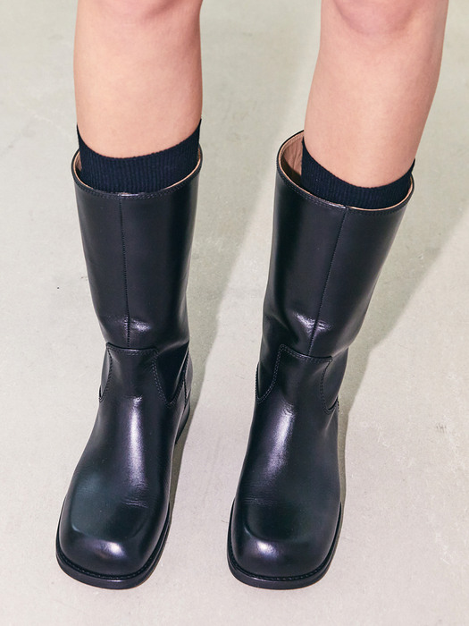 Wide square toe middle boots