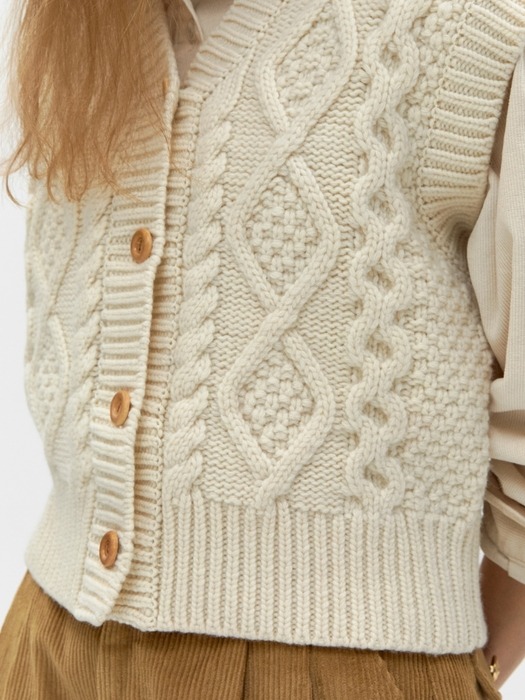 cable knit vest - ivory